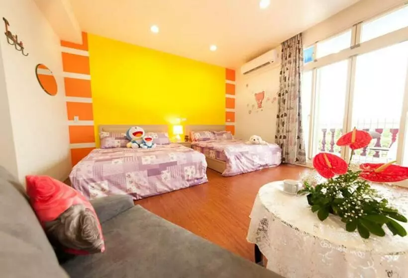 اتاق استاندارد چهارنفره با بالکن, Free World B&b