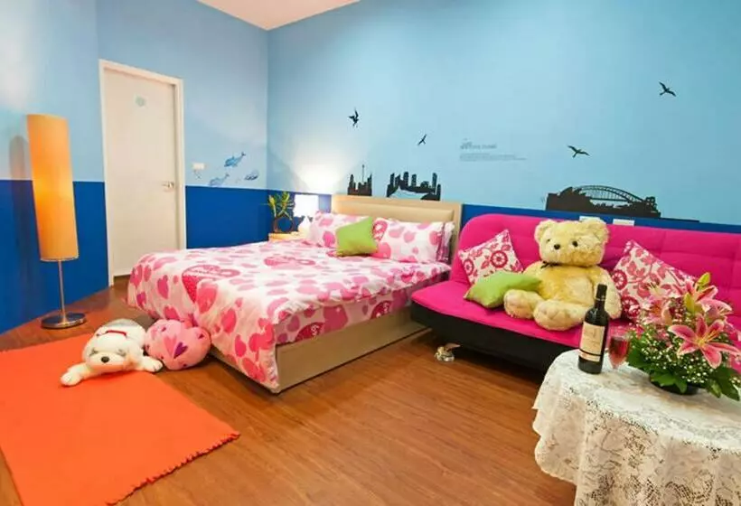 اتاق کلاسیک چهارنفره, Free World B&b