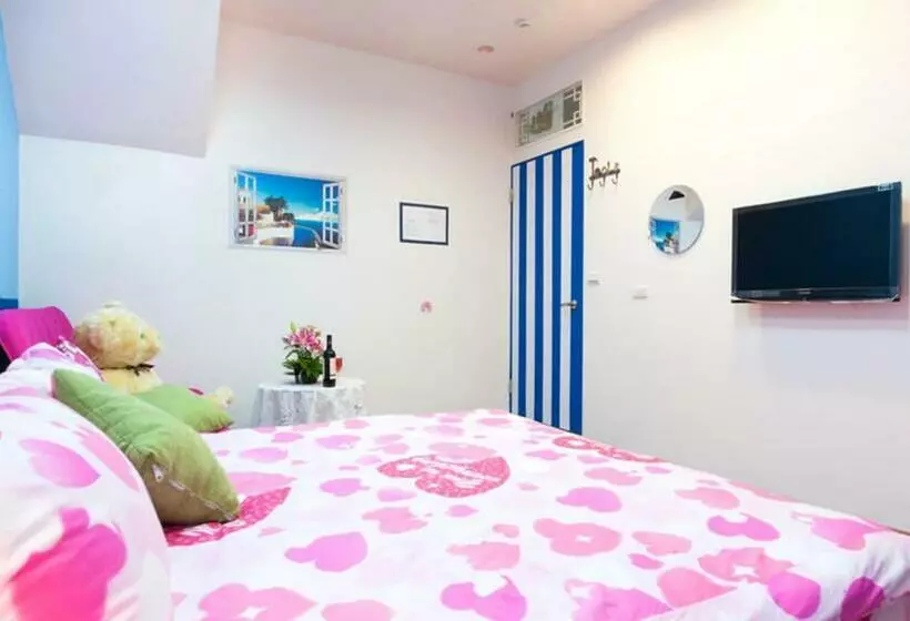 اتاق کلاسیک چهارنفره, Free World B&b
