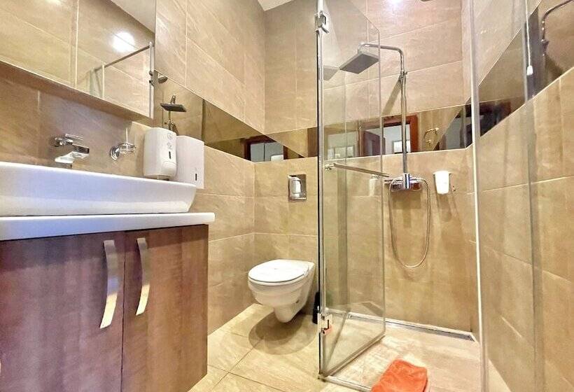 اتاق استاندارد با بالکن, Butua Residence