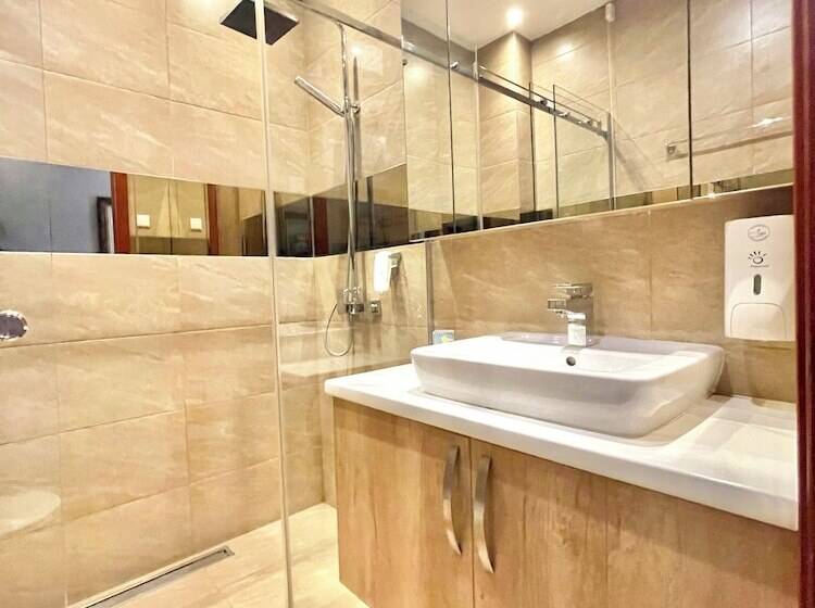 اتاق استاندارد سه تخته با بالکن, Butua Residence