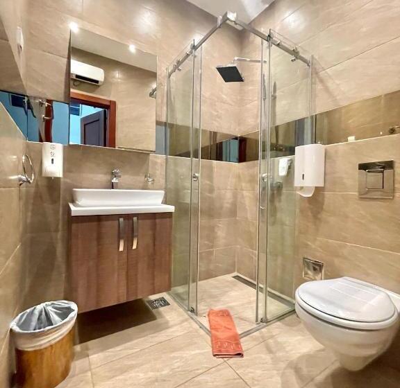 اتاق استاندارد با بالکن, Butua Residence
