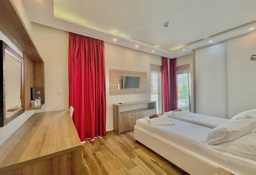 اتاق استاندارد با بالکن, Butua Residence