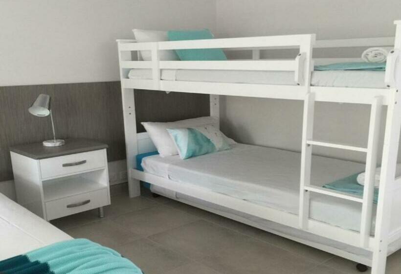 חדר משפחתי, The Resort At Dolphin Heads