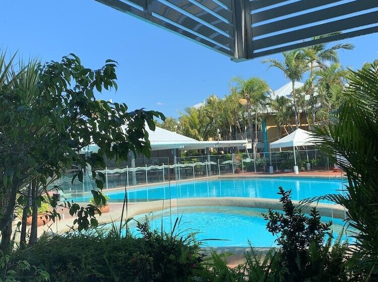 חדר משפחתי, The Resort At Dolphin Heads