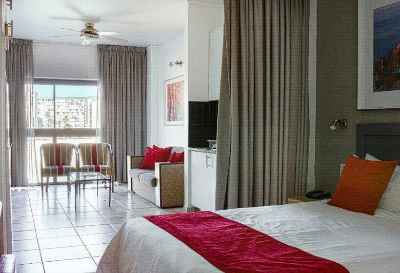 스탠다드 스튜디오 바다 전망, Strand Pavilion