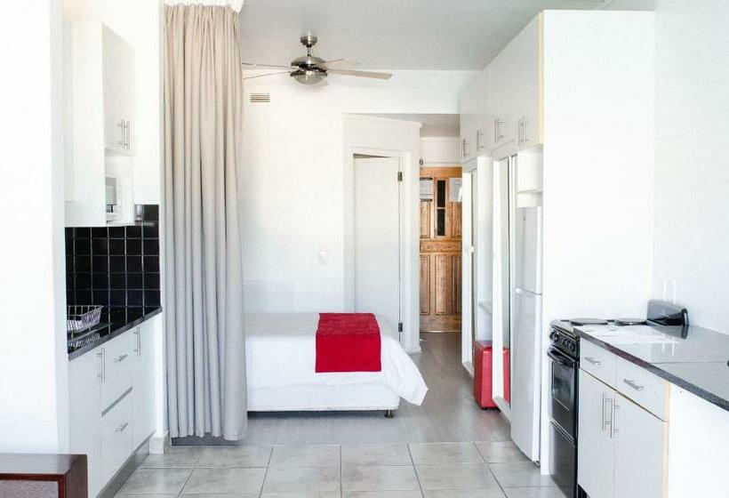 스탠다드 스튜디오, Strand Pavilion