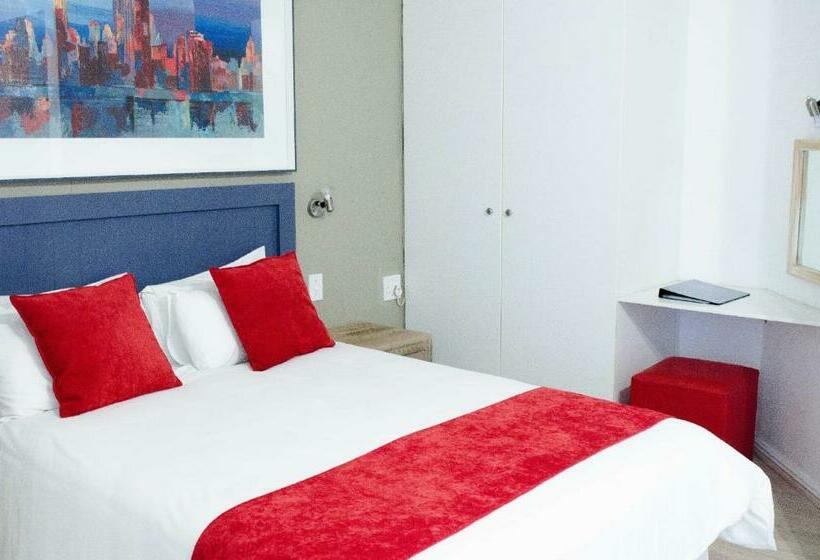 스탠다드 스튜디오 바다 전망, Strand Pavilion