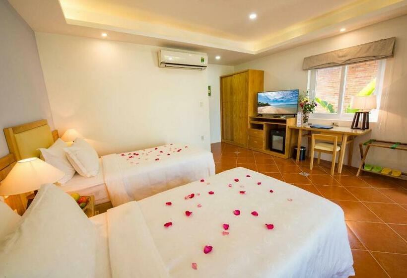 اتاق استاندارد با چشم‌انداز باغ, Famiana Green Villa