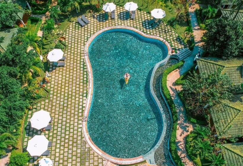 اتاق استاندارد با چشم‌انداز استخر, Famiana Green Villa