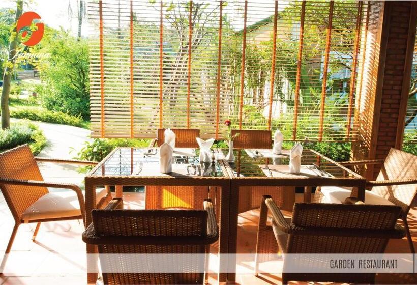 اتاق استاندارد سه تخته با چشم‌انداز استخر, Famiana Green Villa