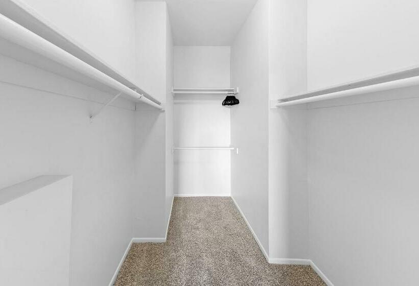 Апартаменты 2 Спальни, Beverly Hills Penthouse 2 Br Apt With Parking 407