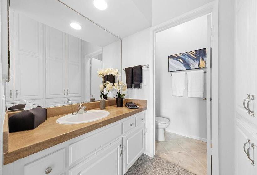 شقة غرفتين, Beverly Hills Penthouse 2 Br Apt With Parking 407