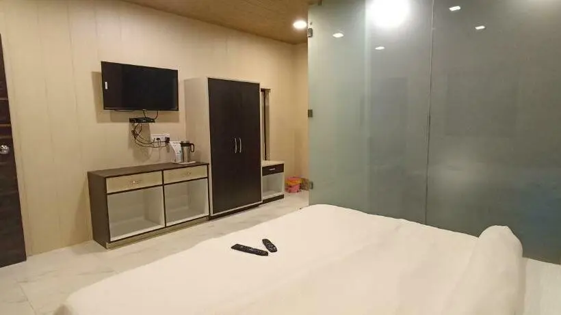 キングサイズベッドのスーペリアルーム, Ajanta Resorts, Mount Abu