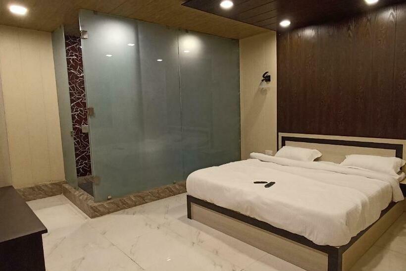 キングサイズベッドのスーペリアルーム, Ajanta Resorts, Mount Abu