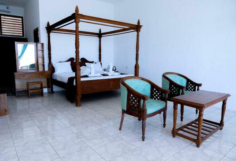 Номер Deluxe, Frans Bernadus Hotel And Resto