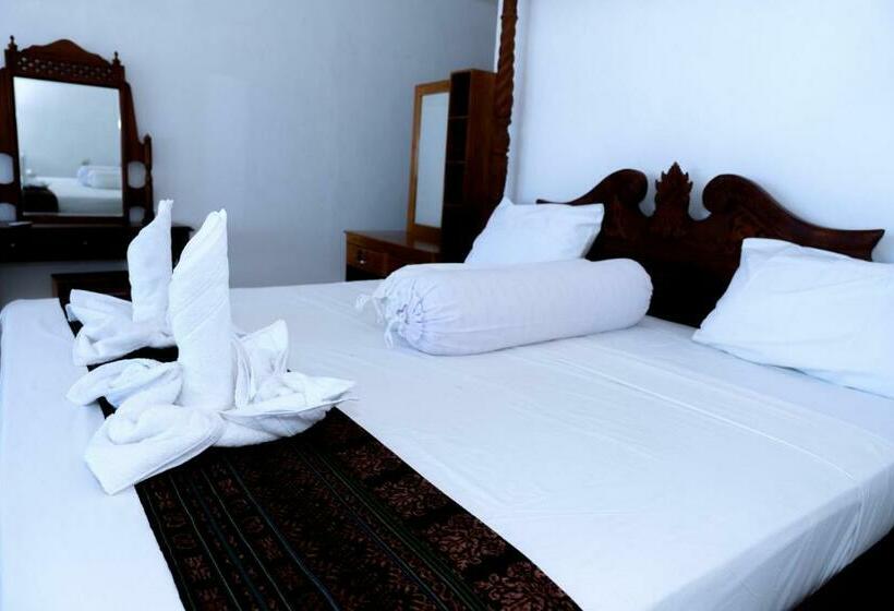 Номер Deluxe, Frans Bernadus Hotel And Resto