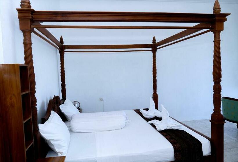 Номер Deluxe, Frans Bernadus Hotel And Resto