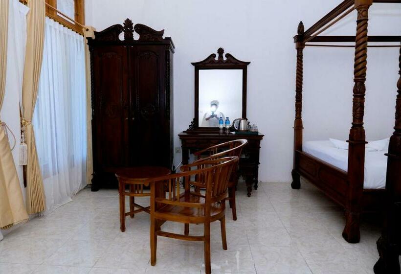 Номер Deluxe, Frans Bernadus Hotel And Resto