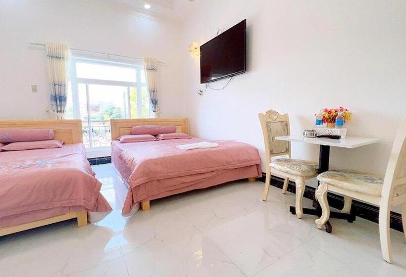 اتاق استاندارد چهارنفره با بالکن, Nhà Nghĩ Bảo Quyên