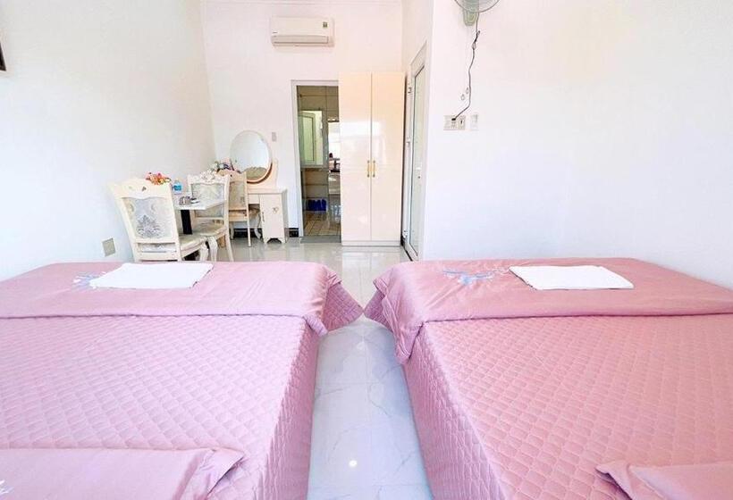 اتاق استاندارد چهارنفره با بالکن, Nhà Nghĩ Bảo Quyên