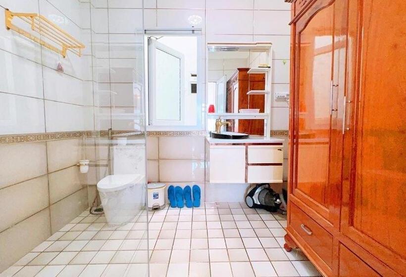 اتاق استاندارد چهارنفره با بالکن, Nhà Nghĩ Bảo Quyên