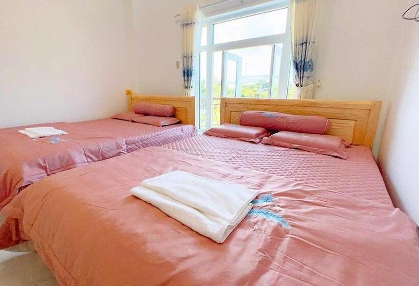 اتاق استاندارد چهارنفره با بالکن, Nhà Nghĩ Bảo Quyên