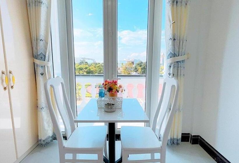 اتاق استاندارد با بالکن, Nhà Nghĩ Bảo Quyên