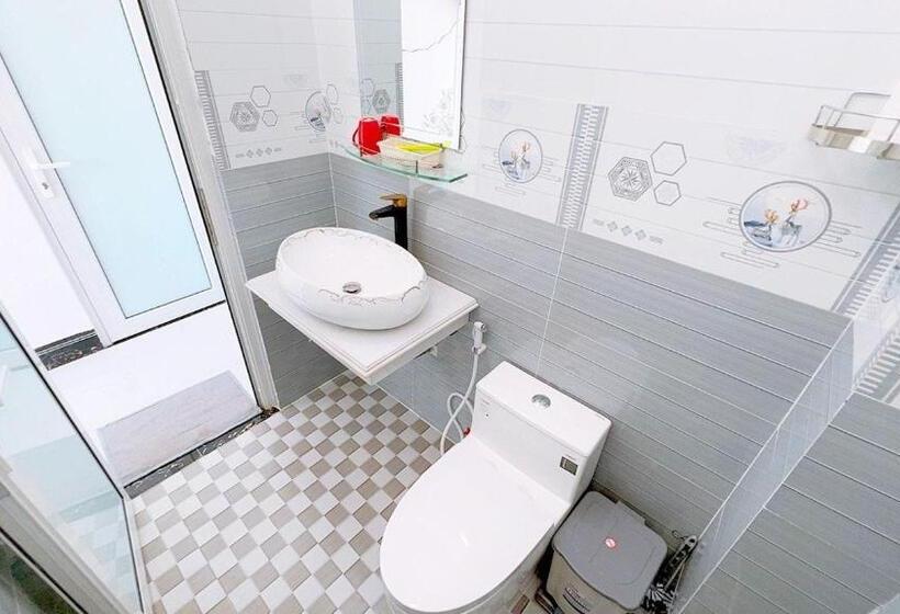 اتاق استاندارد با بالکن, Nhà Nghĩ Bảo Quyên