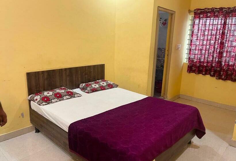 חדר קלאסי לשלושה, Spot On Anugraha Residency