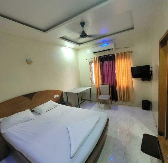 Quarto Triplo Clássico, Oyo Flagship Gandharv Lodging & Boarding