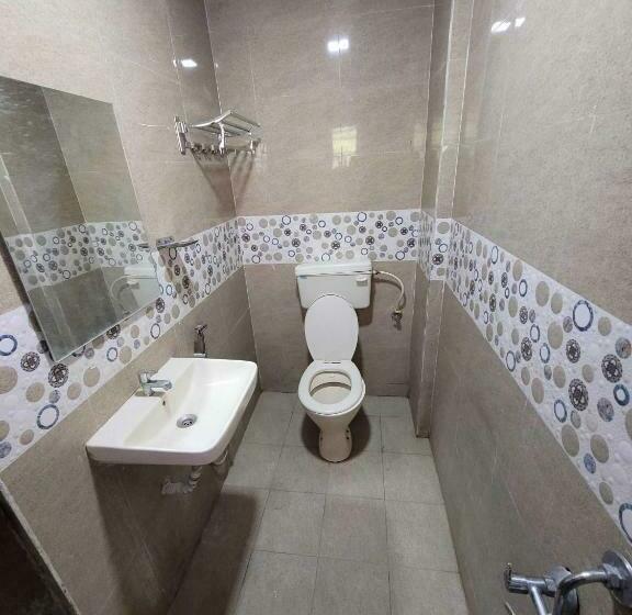 Quarto Triplo Clássico, Oyo Flagship Gandharv Lodging & Boarding