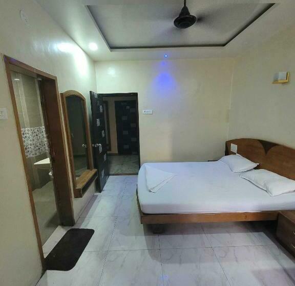 Quarto Triplo Clássico, Oyo Flagship Gandharv Lodging & Boarding