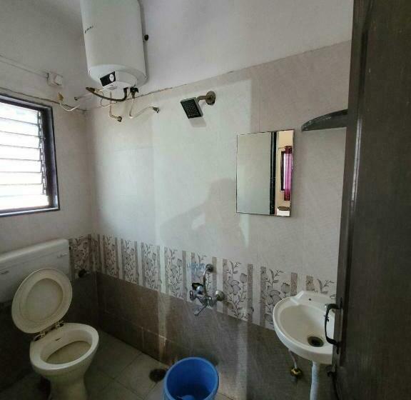 Quarto Triplo Clássico, Oyo Flagship Gandharv Lodging & Boarding