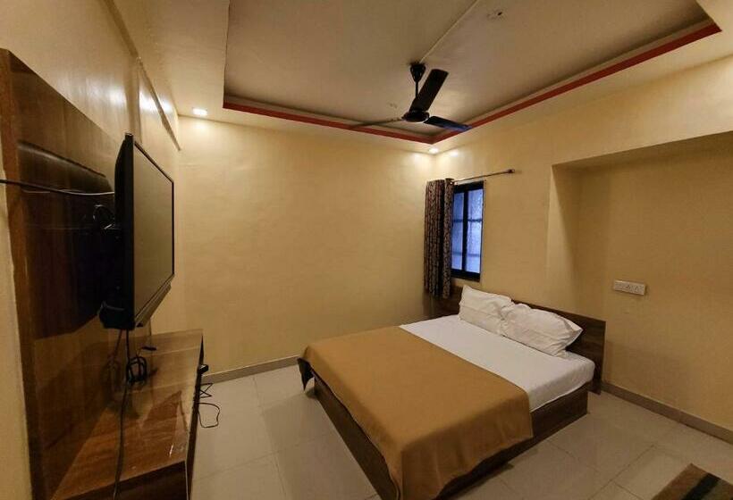 Quarto Triplo Clássico, Oyo Flagship Gandharv Lodging & Boarding