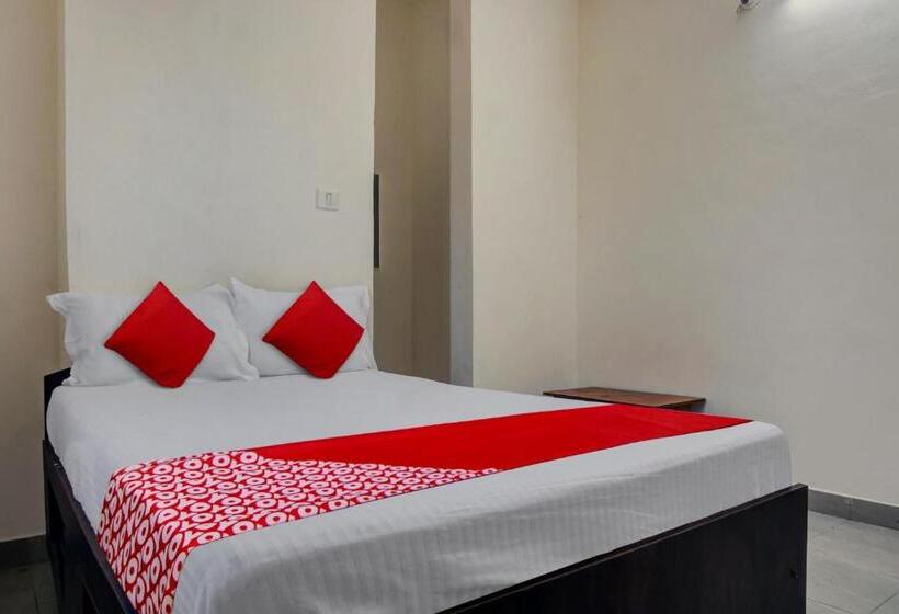 Quarto Triplo Clássico, Oyo Flagship Gandharv Lodging & Boarding