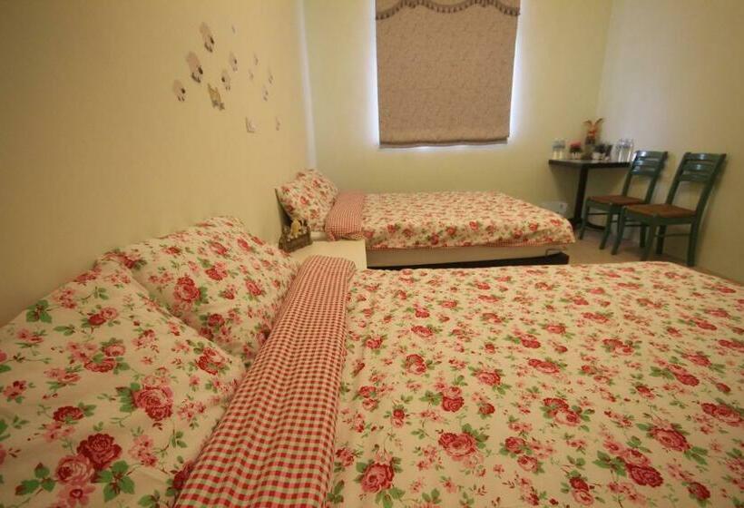 اتاق استاندارد چهار تخته, 萩閣民宿sara S House走路可到夜市近市區好停車