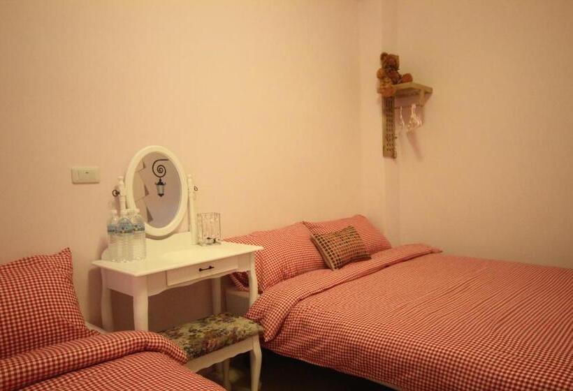 اتاق استاندارد چهار تخته, 萩閣民宿sara S House走路可到夜市近市區好停車