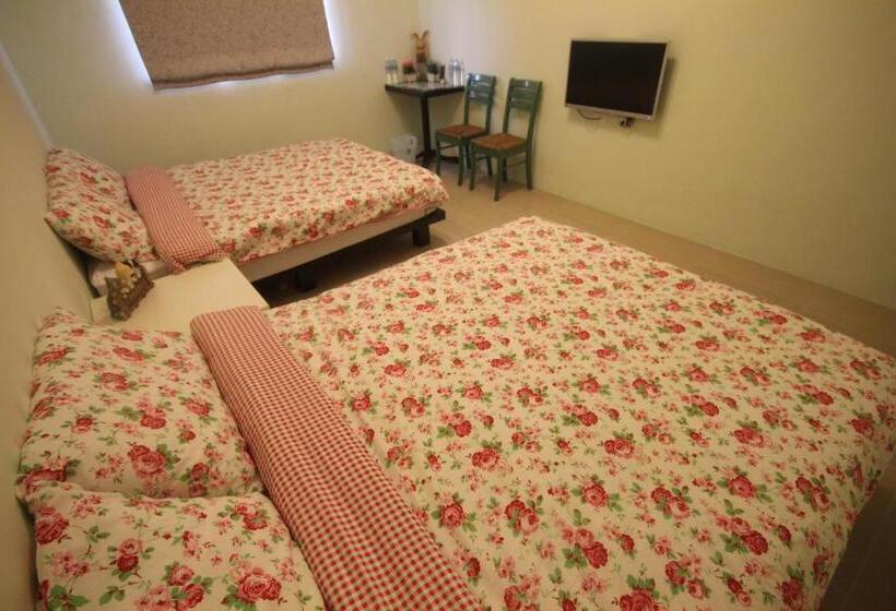 اتاق استاندارد چهار تخته, 萩閣民宿sara S House走路可到夜市近市區好停車