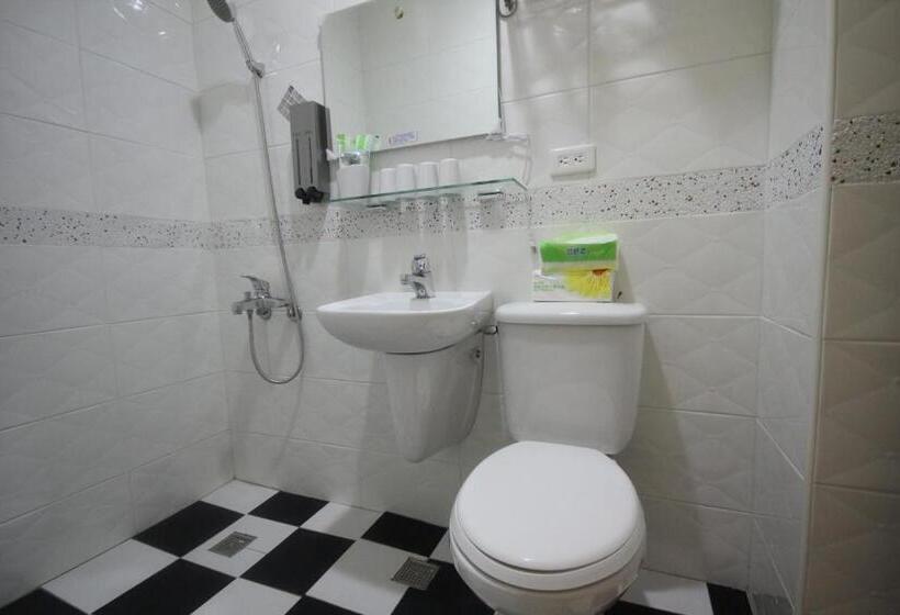 اتاق استاندارد سه نفره, 萩閣民宿sara S House走路可到夜市近市區好停車