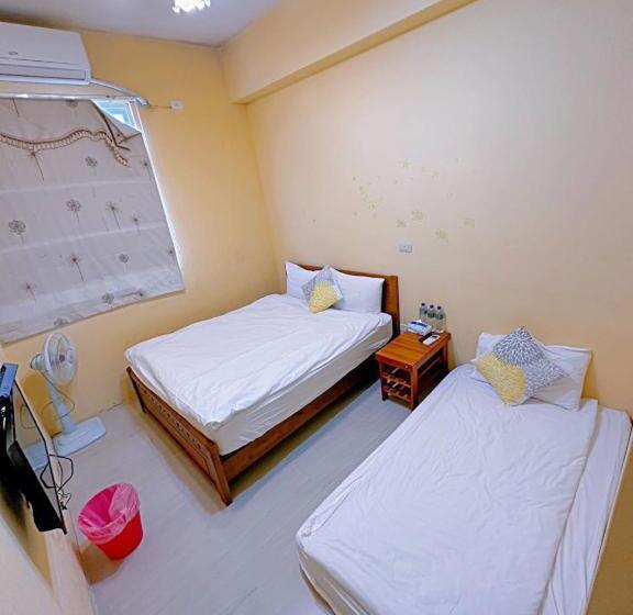 اتاق استاندارد سه نفره, 萩閣民宿sara S House走路可到夜市近市區好停車