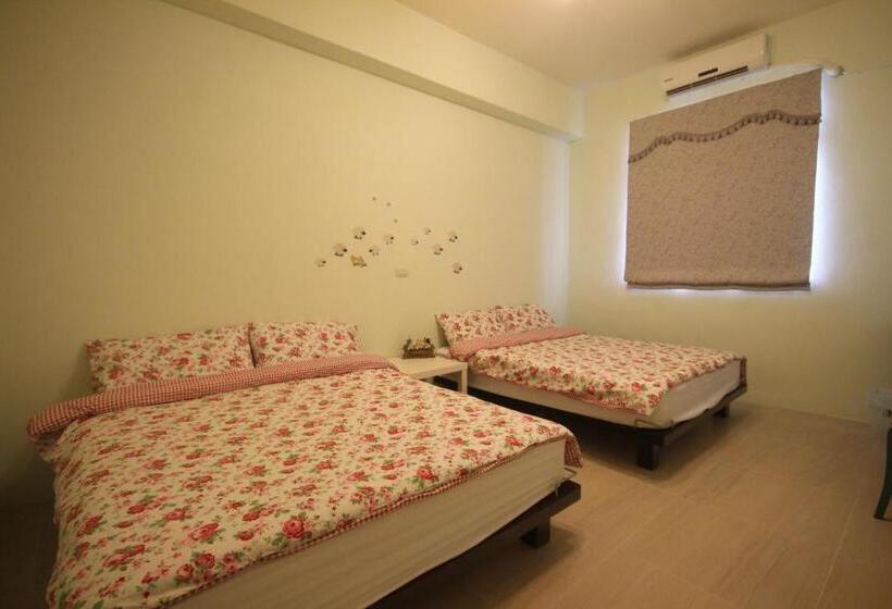 اتاق استاندارد چهار تخته, 萩閣民宿sara S House走路可到夜市近市區好停車