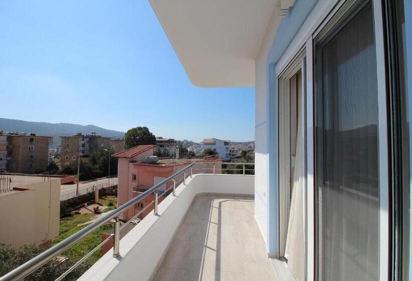 Cameră Triplă Standard cu Balcon, Artur