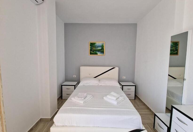 Cameră Triplă Standard cu Balcon, Artur