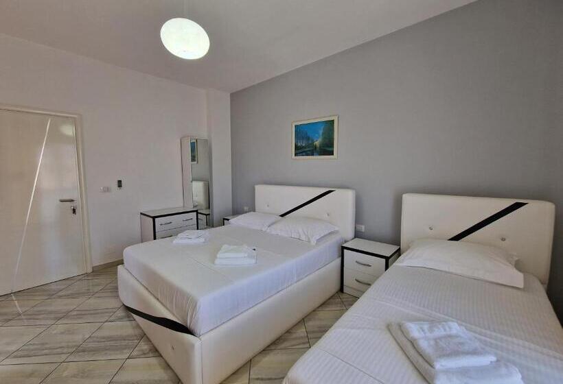 Cameră Triplă Standard cu Balcon, Artur