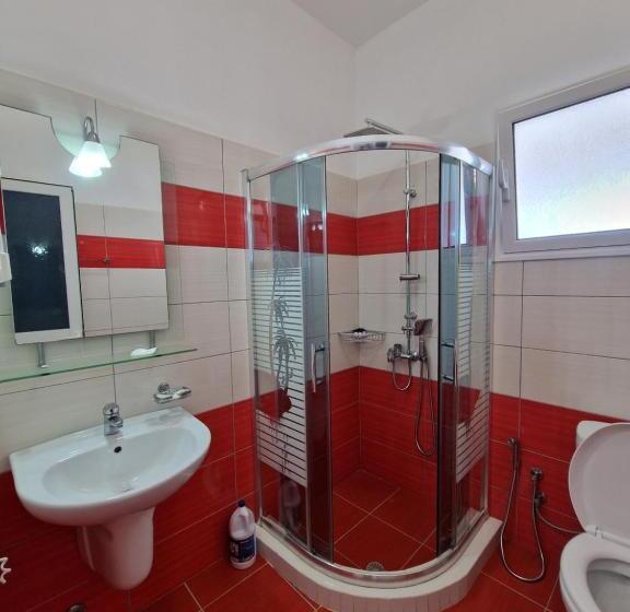 Cameră Triplă Standard cu Balcon, Artur