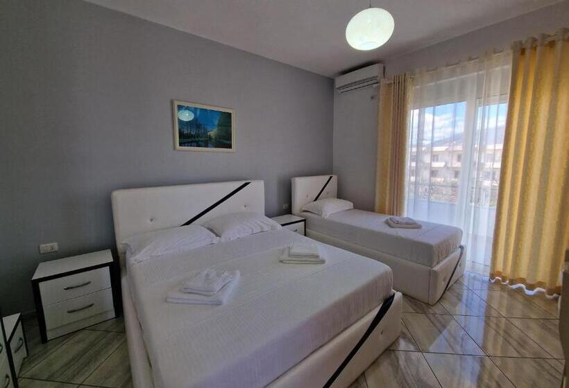 Cameră Triplă Standard cu Balcon, Artur