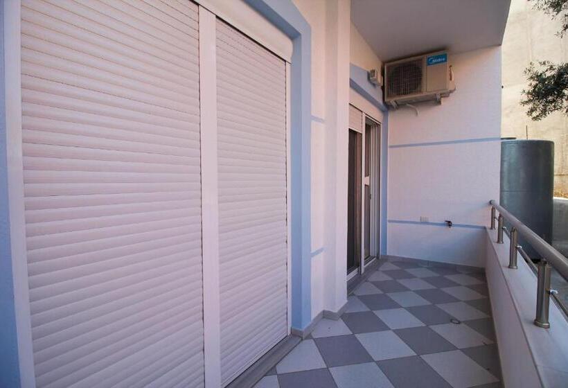 Suite Familiar, Artur