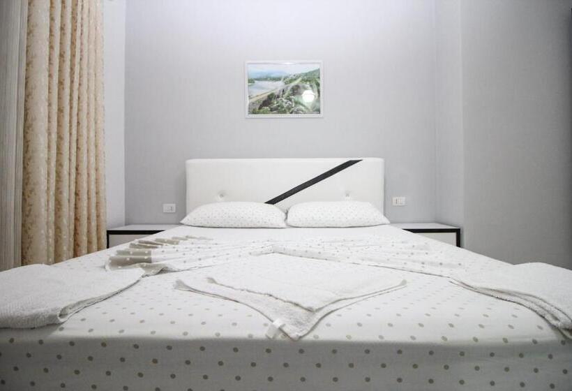 Suite Familiar, Artur