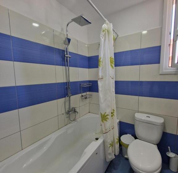 Cameră Deluxe, Artur